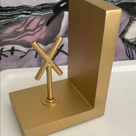 **FINAL PRICE** Gold XO Bookends - Picture 7 of 8
